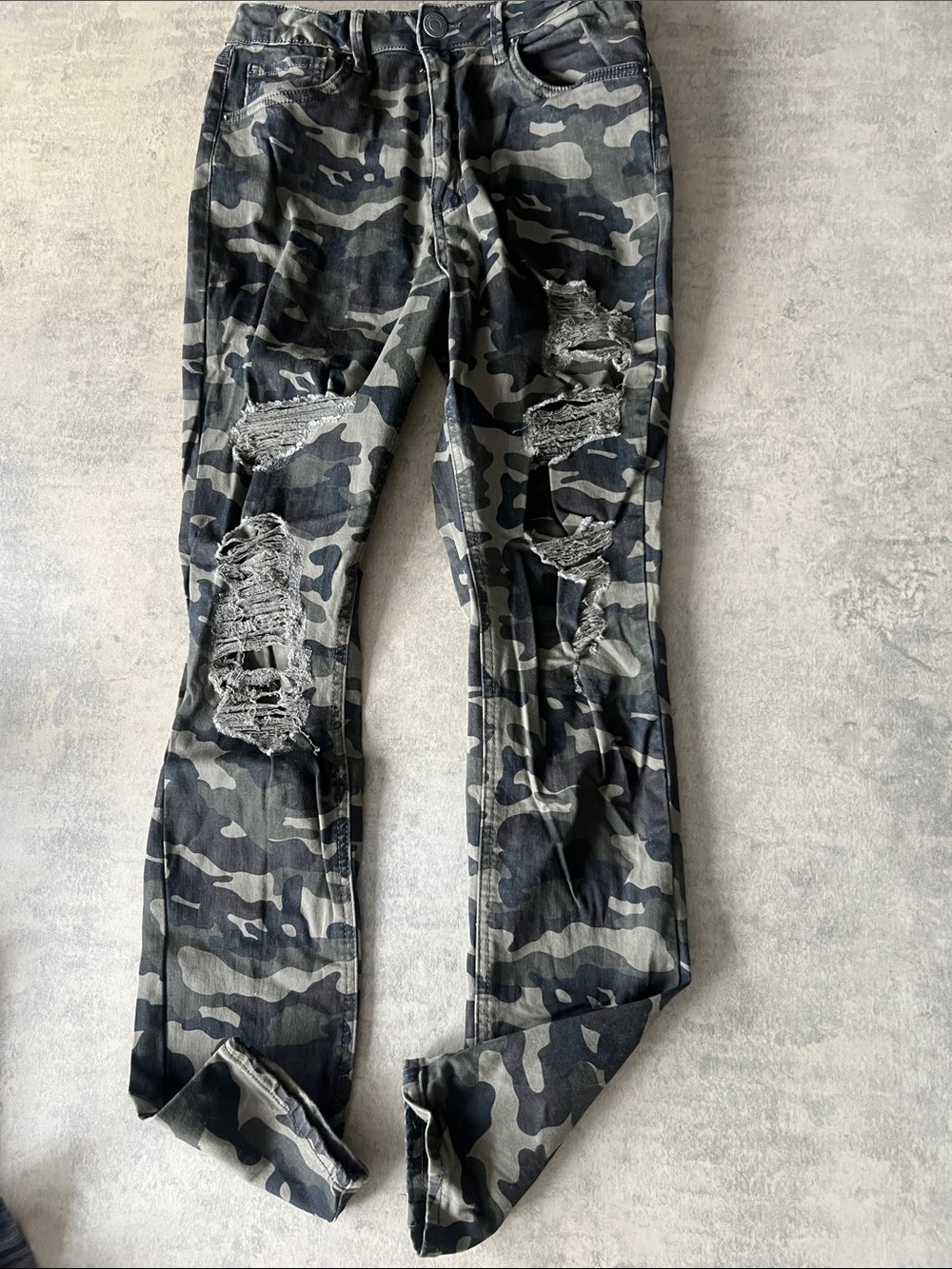 Woman Distressed Camouflage Jeans - Black/Grey